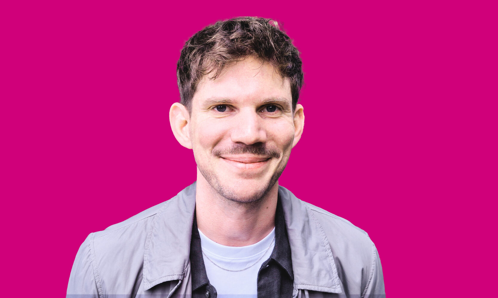 Portrait von Jonas Suritsch, der als Rechtsberater beim Mieterverein arbeitet