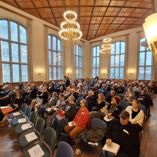 Der Armutsgipfel im Haus der Patriotischen Gesellschaft war gut besucht. Foto: Volker Stahl