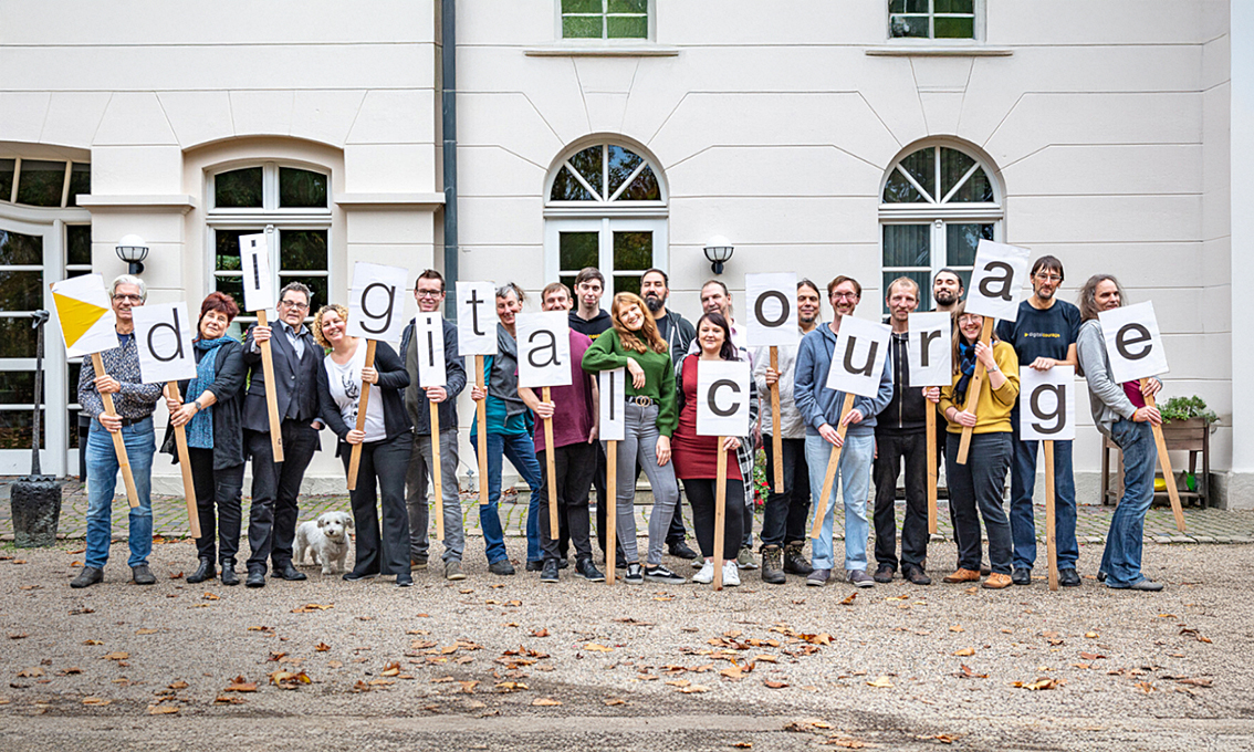 Digital, aber mit Courage