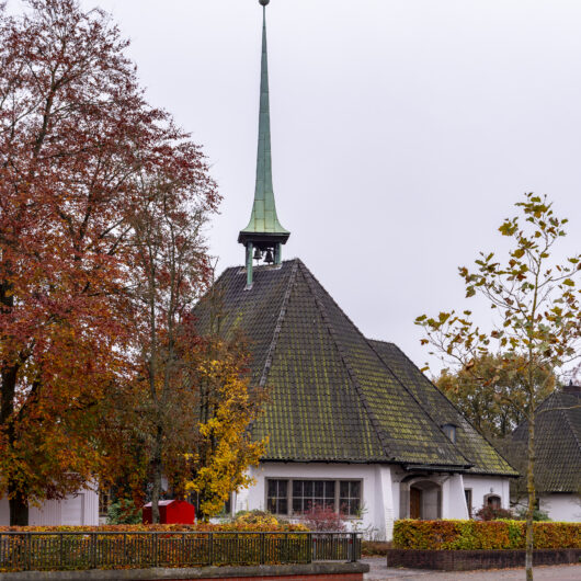 Die achteckige Evangelische Kirche Tonndorf an der Stein-Hardenberg-Straße. Foto: Bent Szameitat