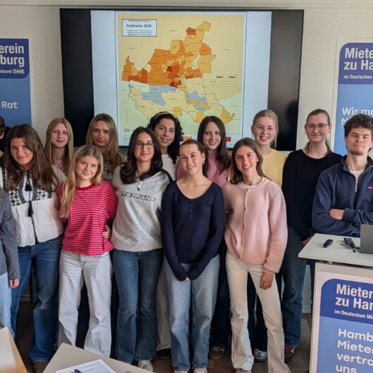 Zu Gast beim Mieterverein: der Geografie-Kurs des Gymnasiums Ohmoor. Foto: Salewski