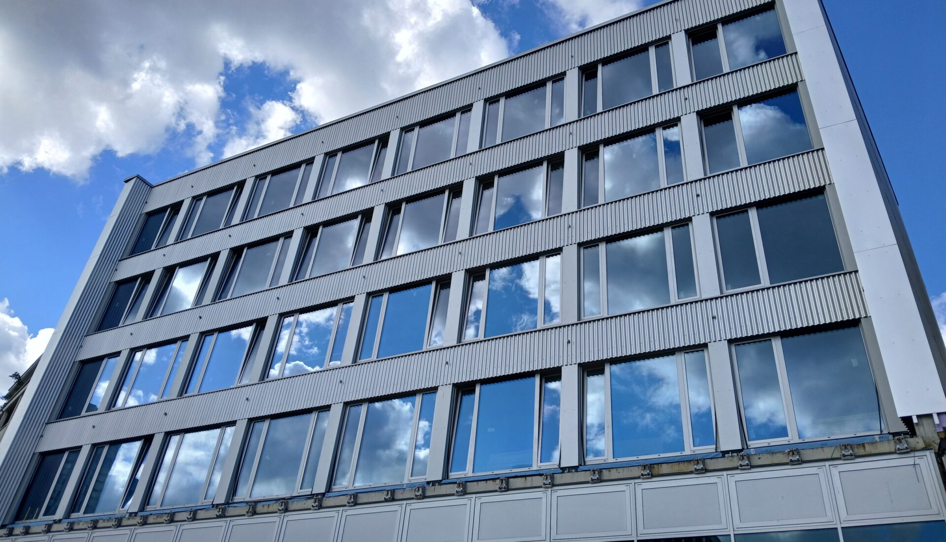 Gläserne Hausfassade
